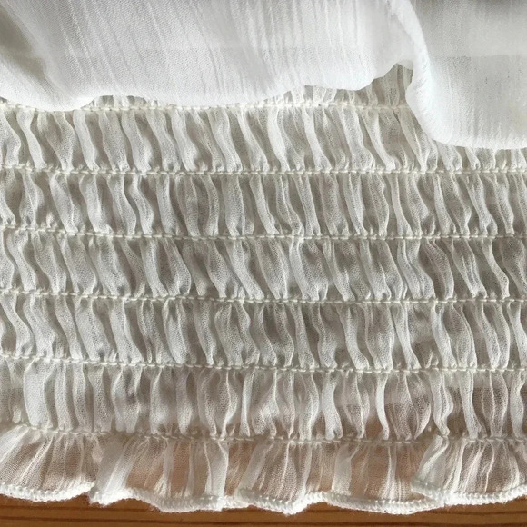 5/$25 Bow  Detail Top - Picture 4 of 6